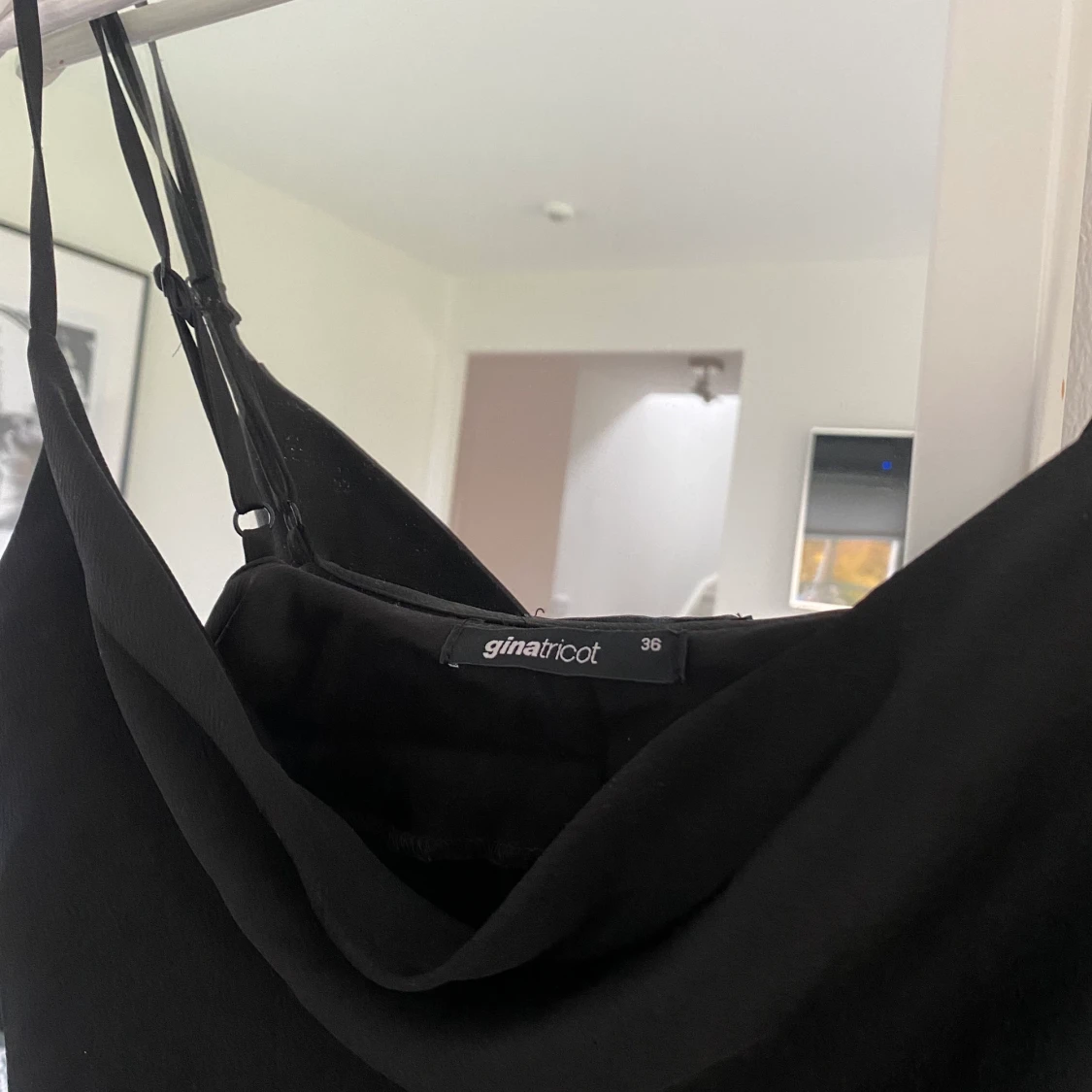 Svart sidenklänning, strl 36 - 91