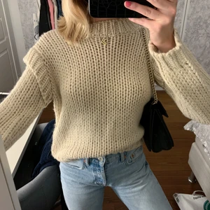 Stickad tröja - Nyskick storlek S🤍 200kr, frakt inräknat i priset