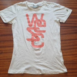 Wezc  - Topp 19 kr.storlek s. samfraktar vid köp av flera varor för 66 kr 👍💕📦 obs! Först till kvarn på allt jag säljer!