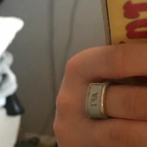 Ring - En AirForce one berlock, hemmagjord ring. Har inte används så mycket pgv inget att ha till.