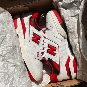 New Balance 550 - New balance 550 Red  Tillgänglig i storlekar⬇️  • 36-45  • Pris: 1999kr  • Helt nya   • Vi nås genom dm för eventuella frågor eller funderingar!  #erisneakers 