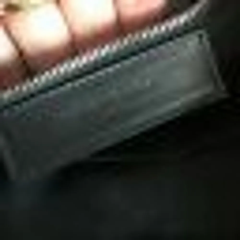 Ny BALENCIAGA handvĂ€ska đ€© ââuUTFĂRSĂLJNIGââ đ€©MĂRKESVARORZđ€© Nytt parti med klĂ€der, vĂ€skor, skor mm. SĂKER DU NĂ
GOT SPECIELLT?? Maila mig! đPostas över hela Sverige, helst med rek. post för bĂ„das sĂ€kerhet.đ OBS! Vid köp av mera Ă€n en vunnen aktion görs ett paketpris pĂ„ att jag đ. Laukut & KĂ€silaukut.