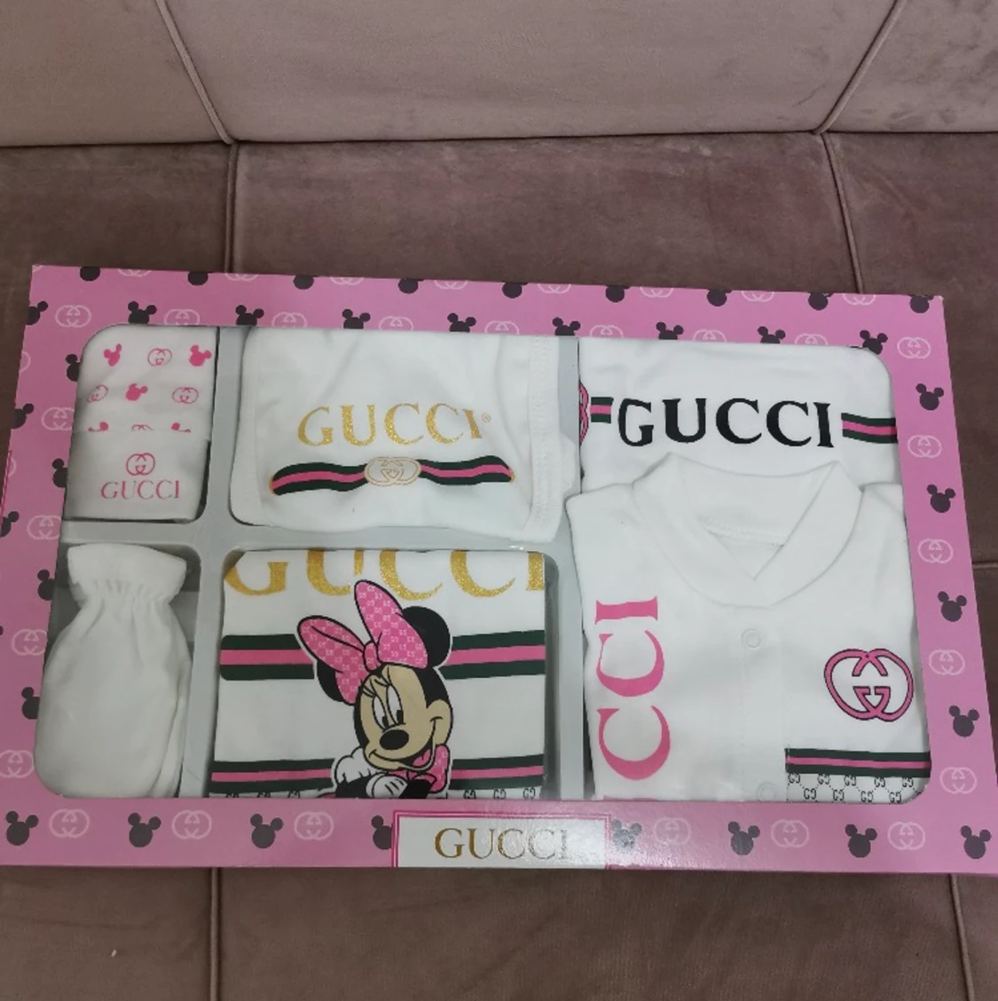 Märkes babyboxar för nyfödda