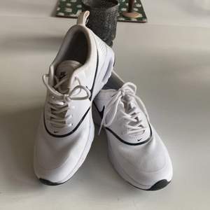 Nya Nike skor aldrig använda i st 38