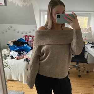 Off shoulder tröja - Off shoulder tröja från HM. Storlek M