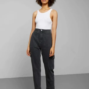 Byxor från weekday - Säljer ett par jeans från Weekday storlek 38. Väldigt fint skick, 200kr.