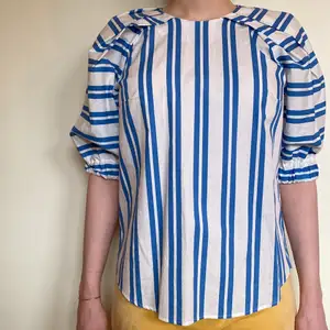 This is a nice blouse and I only wore it once, in very nice condition and completely new