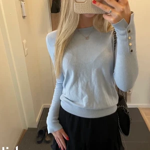 Zara tröja  - super fin och skön tröja ifrån zara!! säljs inte längre i den här färgen! Den kommer tyvärr inte till användning längre💕 170kr + frakt (lånade bilder ifrån EL🧚🏼⚡️)