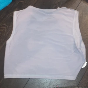 Grå tröja  - En ljus grå tröja från shine 20kr och är storlek M knappt använd 