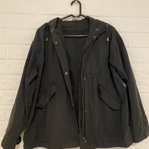 Oversized höstjacka från gina - Oversized snygg vårjacka från Ginatricot i jättefint skick. Storlek: 36 🤎