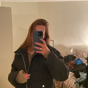 Jacka NAKD - Helt ny oanvänd höst/vinter jacka från NA-KD. Köpte en annan jacka & hann inte lämna tbx. ☺️