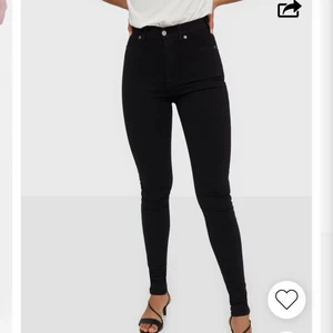 Dr denim jeans - Sköna dr denim jeans, fint skick men lite tvättblekta. Därav pris