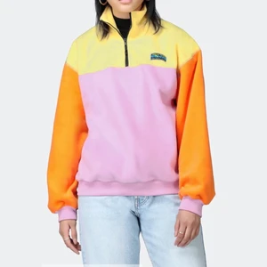 Junkyard fleece  - Mycket sällan använd junkyard fleece i superfina färger. Färgglad fleece som är i fint skick och väldigt sällan använd. Köpt för 500kr och säljs för 300kr. Skriv om du är intresserad, pris kan diskuteras. Storlek S☺️☺️ Lånad bild men kan skicka på fleecen vid intresse❤️❤️