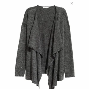 Grå kofta - Grå kofta/cardigan från H&M🤍 Använd ett fåtal gånger så är i perfekt skick!