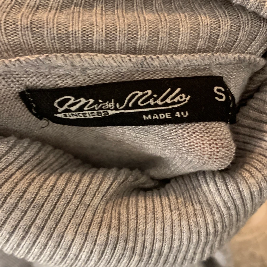 Stickad tröja med krage - 91