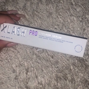 Helt ny xlash  - Säljer min Xlash PRO. Jag hann endast öppna den. Den är INTE använd. Min syster utbildade sig och blev fransstylist och har gjort fransar sen dess. Därav ej kunnat testa eller använda . FRAKT INGÅR. Nypris 699kr