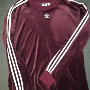 Adidas - Super skön tröja materialet älskar jag mest för nu i vinter höst