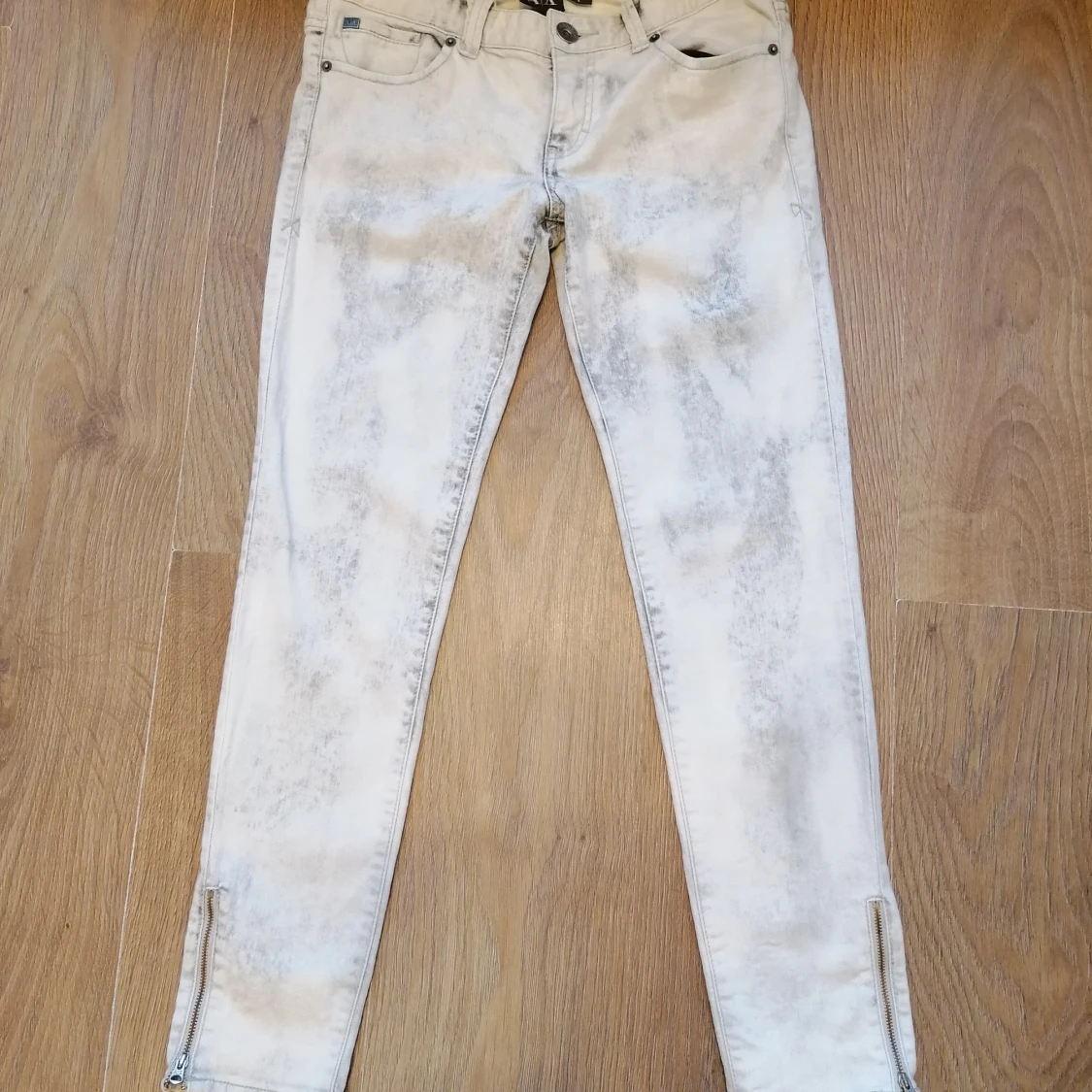 ARMANI EXCHANGE Gray Jeans US 8