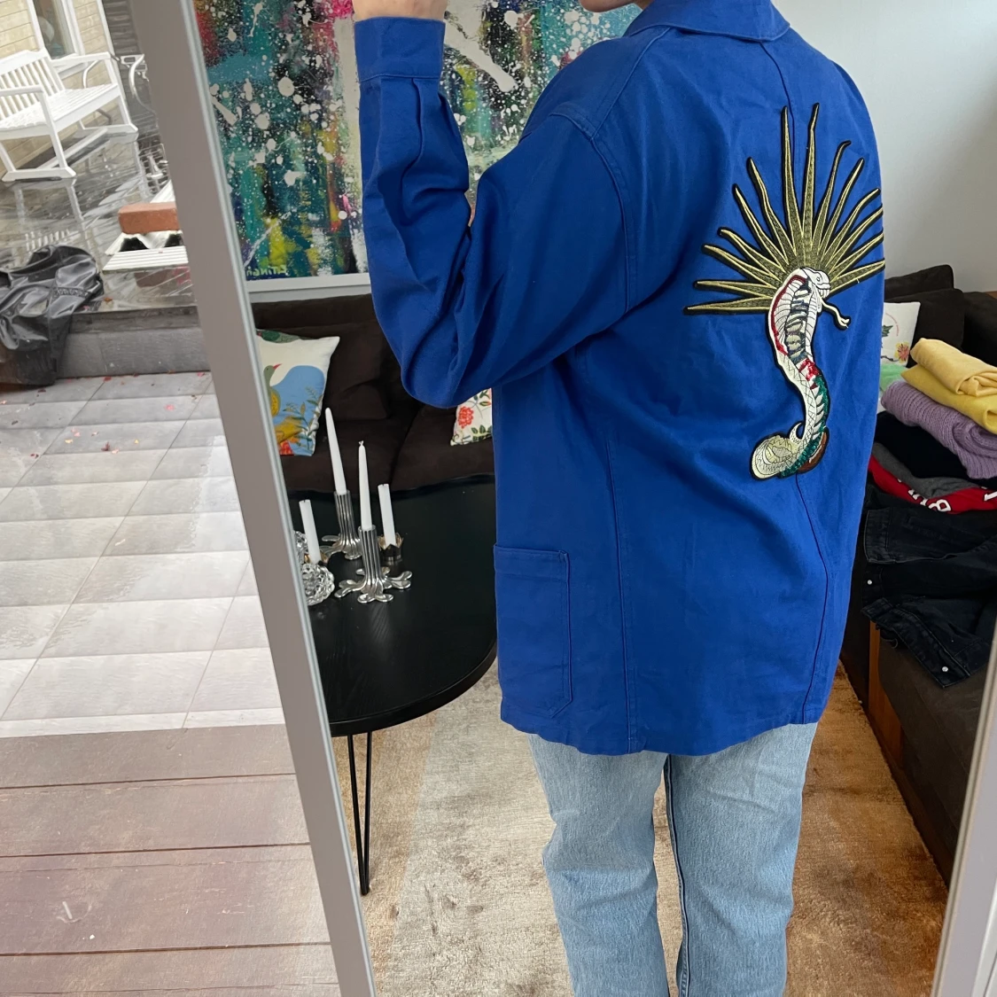 Blå jacka med tryck - 90