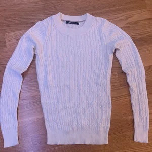 Stickad tröja - Aldrig använd, för liten 