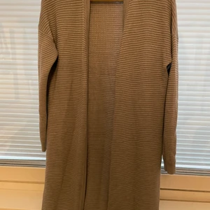 Kofta - Säljer en jätte fin varm kofta, man kan kombinera den med fantastiska outfits Storlek L samma kofta finns också i storlek Xl