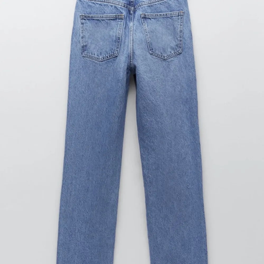 Säljer mina zara jeans då de inte kommer till användning, helt nya aldrig använt. Lappen sitter kvar. Jeans & Byxor.