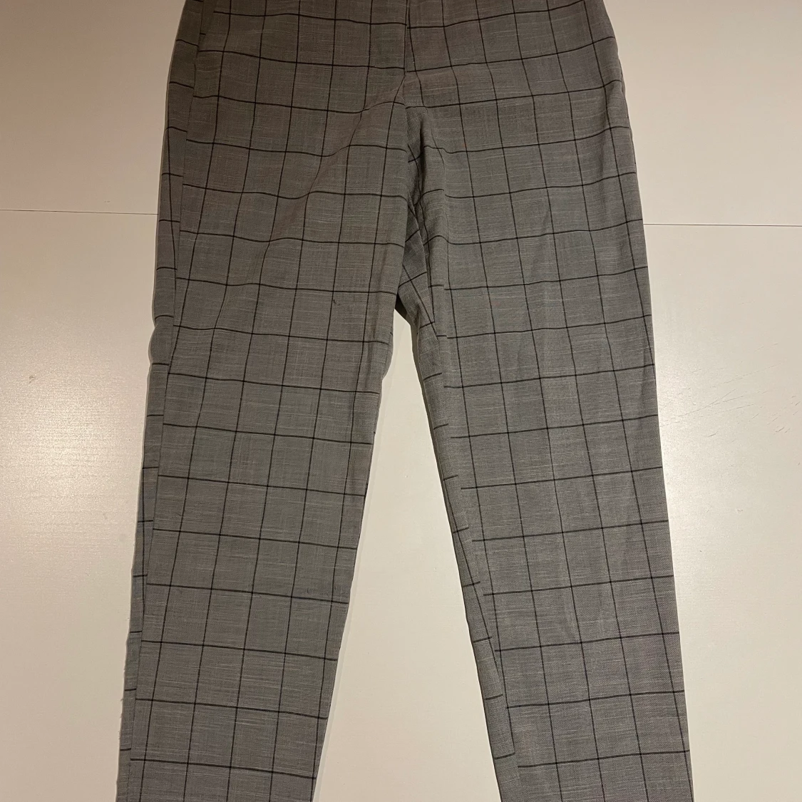 Grå kostymbyxor, 38