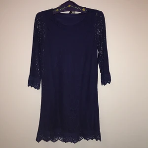 Fin Lila mönster linje/Tunika - Fin, ren Dam Tunika pasar för fest eller höga tider, passar med lång strumpor, eller svar/vit byxa eller hur du vill :) 