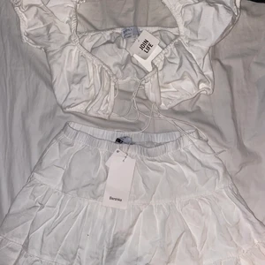 oanvänt set från bershka  - säljer detta ser från bershka! helt oanvänt, tagsen sitter kvar! säljer pågrund av kjolen är för kort på mig som är 175 cm. 