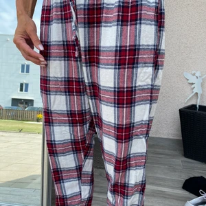 Pyjamasbyxor  - Söta Pyjamasbyxor köpta på Cubus, finns inte att köpa längre och jag äger redan 8 par pyjamasbyxor därav säljer jag dessa. 