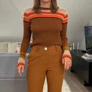 Tröja Zara - Sparsamt använd tröja från Zara i bomull och metalliserad fiber (dvs coolt material hehe)! Fraktar för 49kr eller möter upp 🌸✨