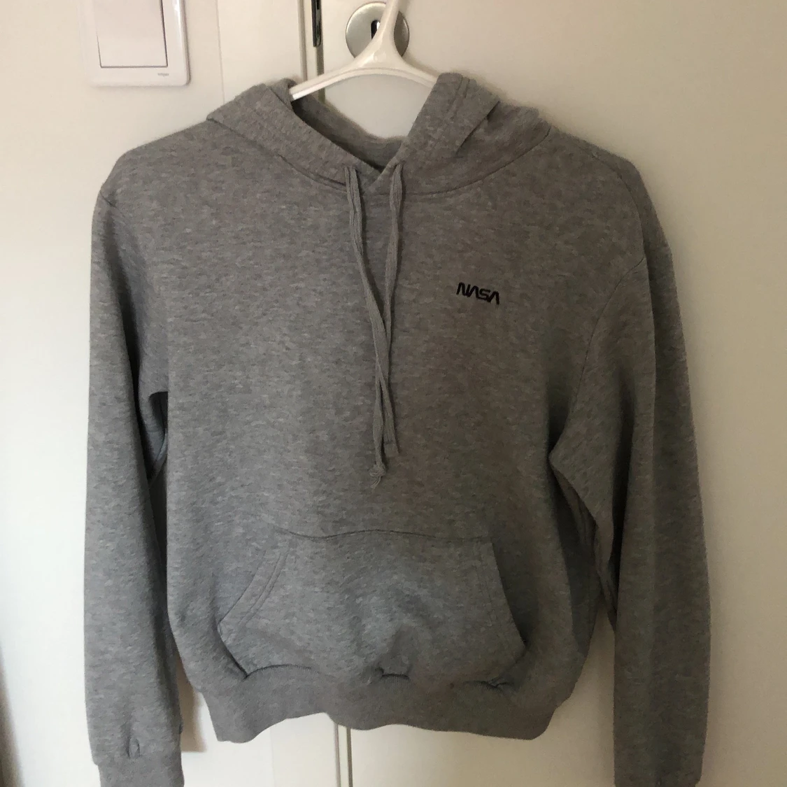 Mörkgrå hoodie från HM