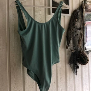 Baddräkt - Jättefin baddräkt som tyvärr aldrig är använd på grund av att jag drar mig mer mot bikinis. Den behöver ett nytt hem!