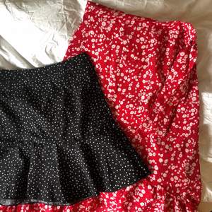 Säljer dessa två kjolar i strl S från SHEIN. Den svarta är kortare modell medans den röda är längre med volanger nedtill. Båda är sällan använda. Båda för 170kr. En för 90kr. 