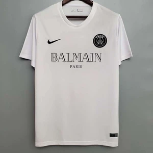 PSG x Balmain. ENDAST STORLEK L 400KR - Nya tröjor i storlek S-L. Hör av dig vid funderingar, dessa tar slut snabbt så vänta inte med och skriva, kan diskutera priser vid snabbaffär