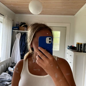 Vit linne SHEIN  - Säljer dessa fina vita och basic linne från SHEIN, använd ungefär 2 gånger för har flera andra likande.