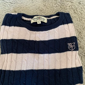 Blå och rosa  - En jätte fin tröja som har andvändit få gånger, storlek 146-152, frakt 42kr💙💖✨