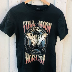 Gina tricot, t-shirt - Oanvänd, felköp som hamnat i garderoben.