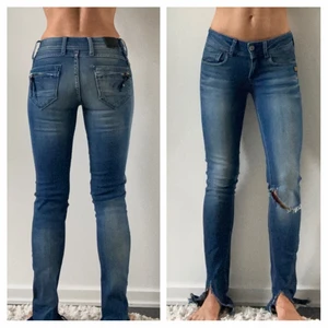 G-star RAW  - Mjuka och sköna jeans från G-star RAW. Modell midge cody skinny. Sparsamt använda, jättefint skick. Skickas med spårbart paket. 
