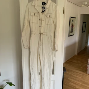 Byxdress  - Blev fel storlek när jag fick hem denna (för liten). 