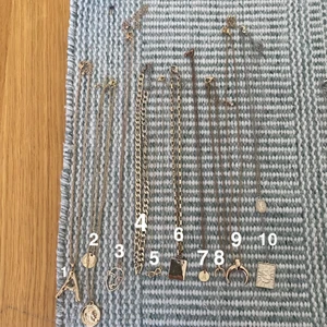Guld smycken: halsband💛💛💛 - Olika guldhalsband💛🧡💛 70kr styck, eller 3 för 170kr. Köpare står för frakt, 11kr/22kr
