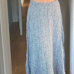 Kjol &other stories - Maxi kjol från & other Stories i storlek S