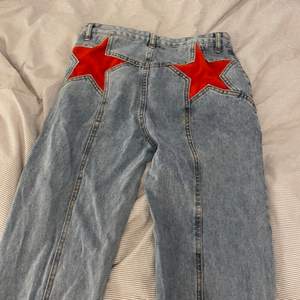 Säljer mina superfina jeans med stjärnor på💗