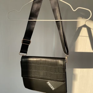 Handväska - Helt oanvänd väska, med lapp kvar. 