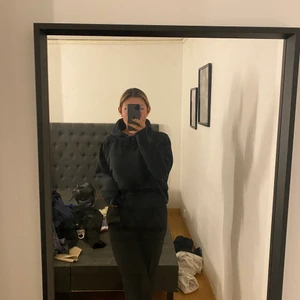 Hoodie - Snygg hoodie från Bikbok. Använd och nypris är 250