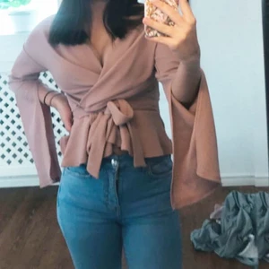 Tröja!  - Jätte fin tröja som jag tyvärr aldrig använder, Jätte festlig tröja och gör hela outfiten mycket finare 🌸