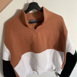 Fin tjocktröja  - Jätteskön och fin tjocktröja med tre färger. Säljer eftersom den inte kommer till användning. Storlek M. Skriv gärna vid intresse!🥰