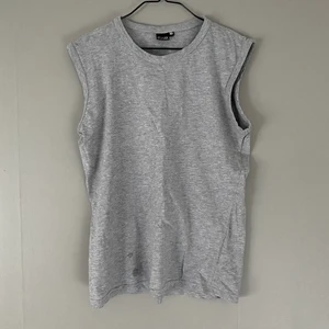 Grått linne - Vanligt grått linne, tre fläckar på dock, se bild två. Annars felfri!