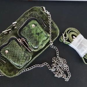 Nunno väska - As cool väska från nunno i den lilla modellen men den rymmer väldigt mycket. Får ingen användning för den längre ✌🏽❣️(lånade bilder)