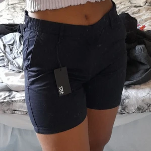 Shorts - Hej säljer då mina shorts som jag har köpt från lager 157 dom är helt nya endast testade gammla priset: 150kr min pris 80kr🥰 har ni några frågor får ni jätte gärna skriva 